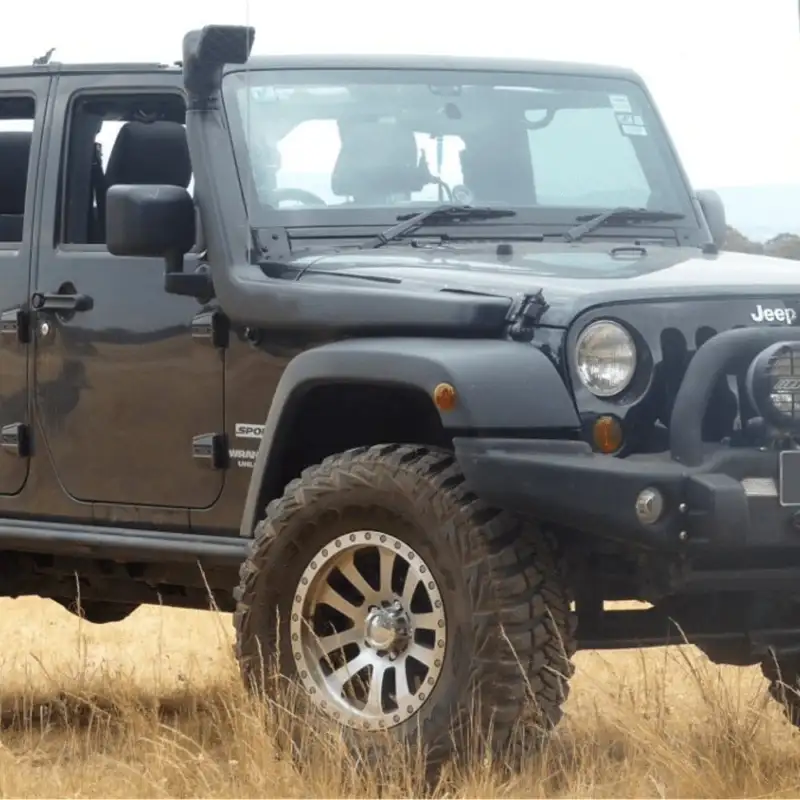 Snorkel montat pe mașină off-road